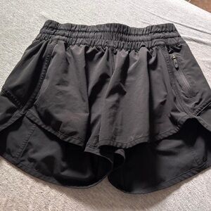 Lululemon Hotty Hot 4inch black shorts